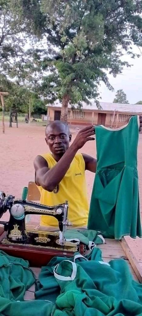 The multi-talented teacher offering free service in Busunu 2