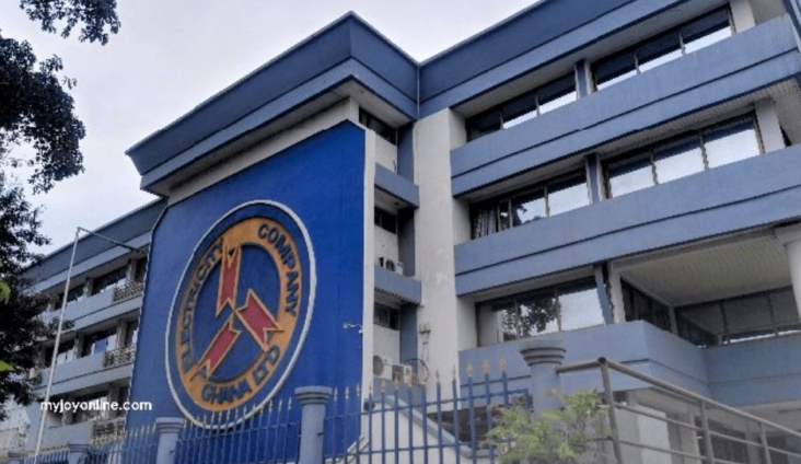 Ghanaians rush for electricity credit after 4 days of system interruption 1