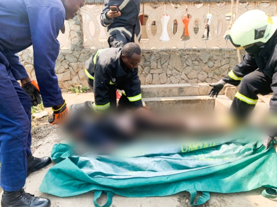 At Sekondi, a pregnant woman perishes in a well. 2